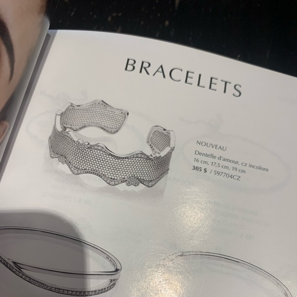 Pandora bracelet small like new - Picture 1 of 4